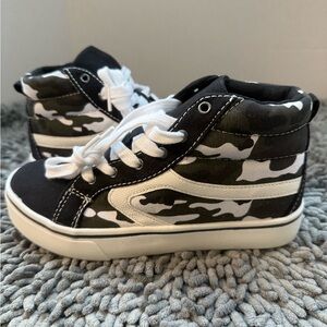 NWOT Sz 2 Wonder Nation Kids High-Top Sneakers - Black, White, Army Green Camo